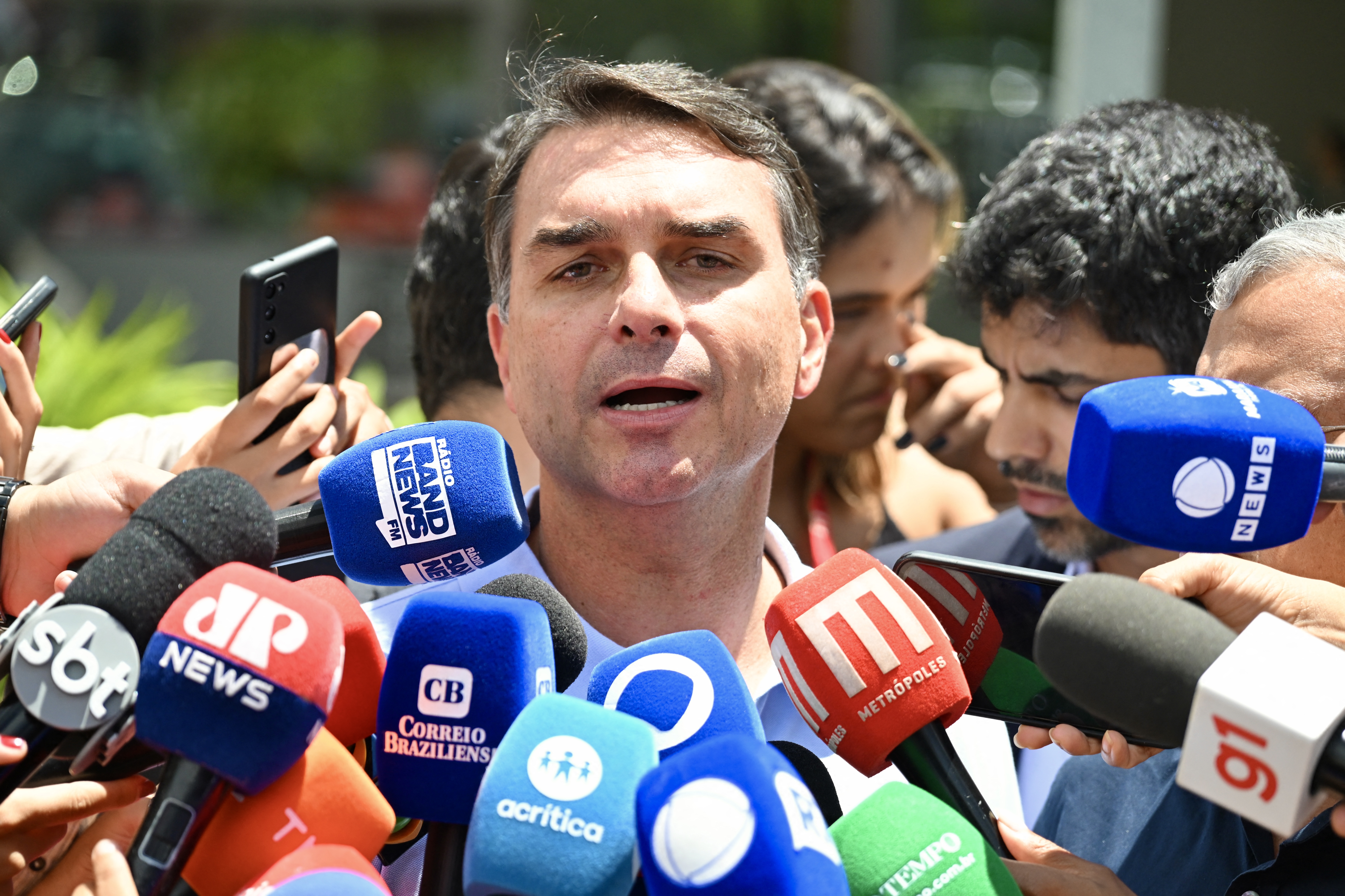 Como Flávio Bolsonaro espera ficar mais popular e impulsionar nomes do PL