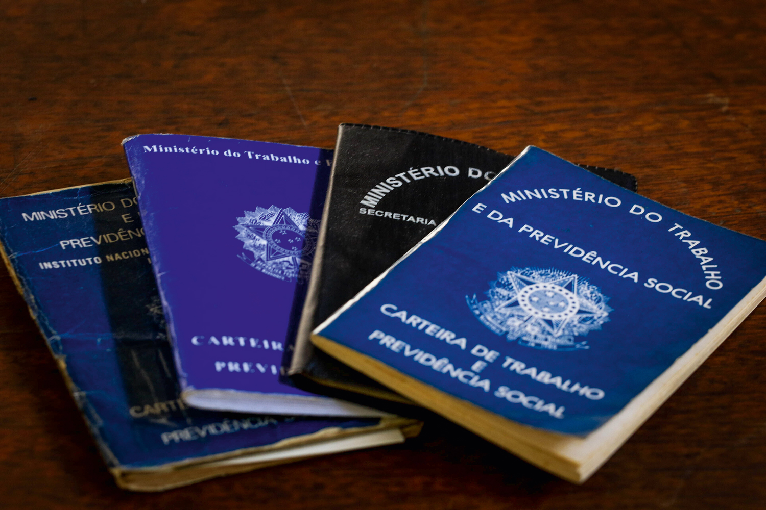 RECORDE - Carteira de Trabalho: o desemprego está nas mínimas históricas