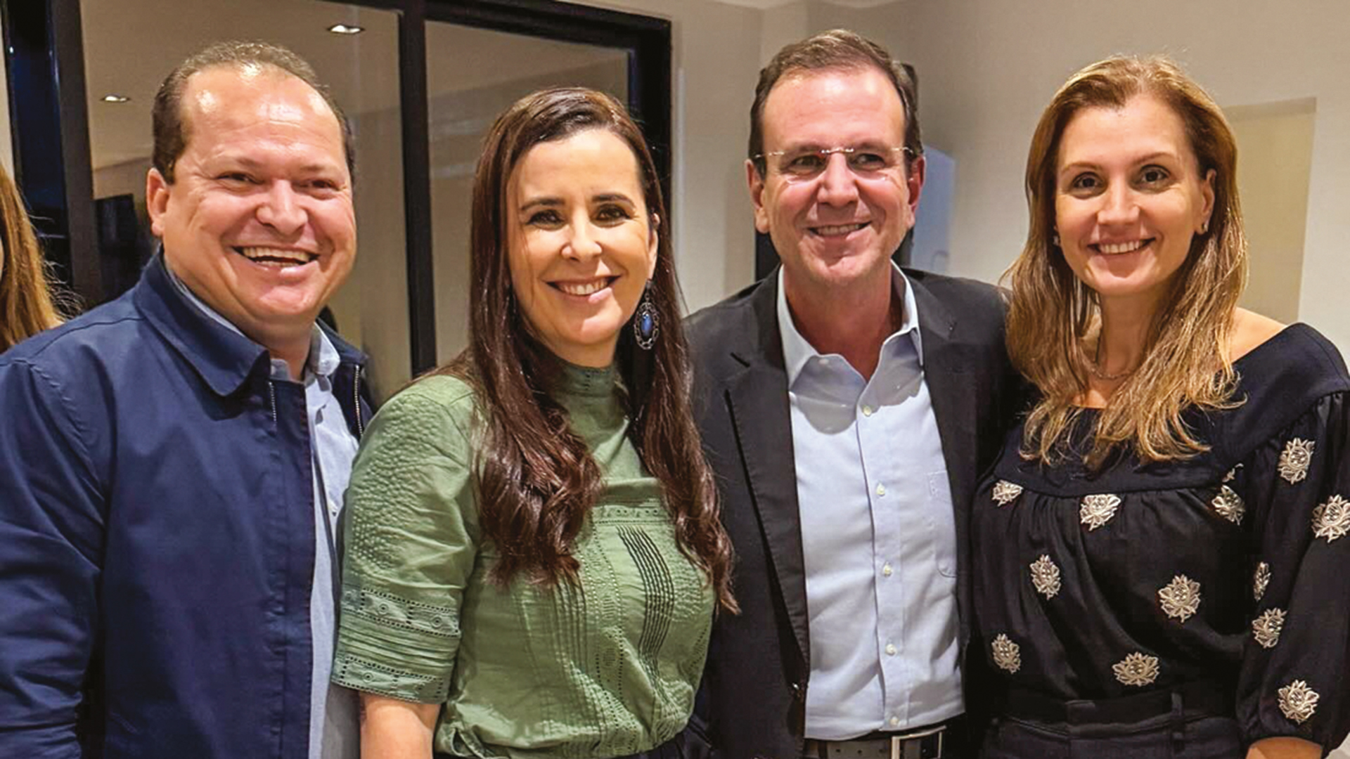 FRAQUEZA -&ensp;Paes com Jane Reis (no centro): pecha de &ldquo;lulista&rdquo; ser&aacute; explorada