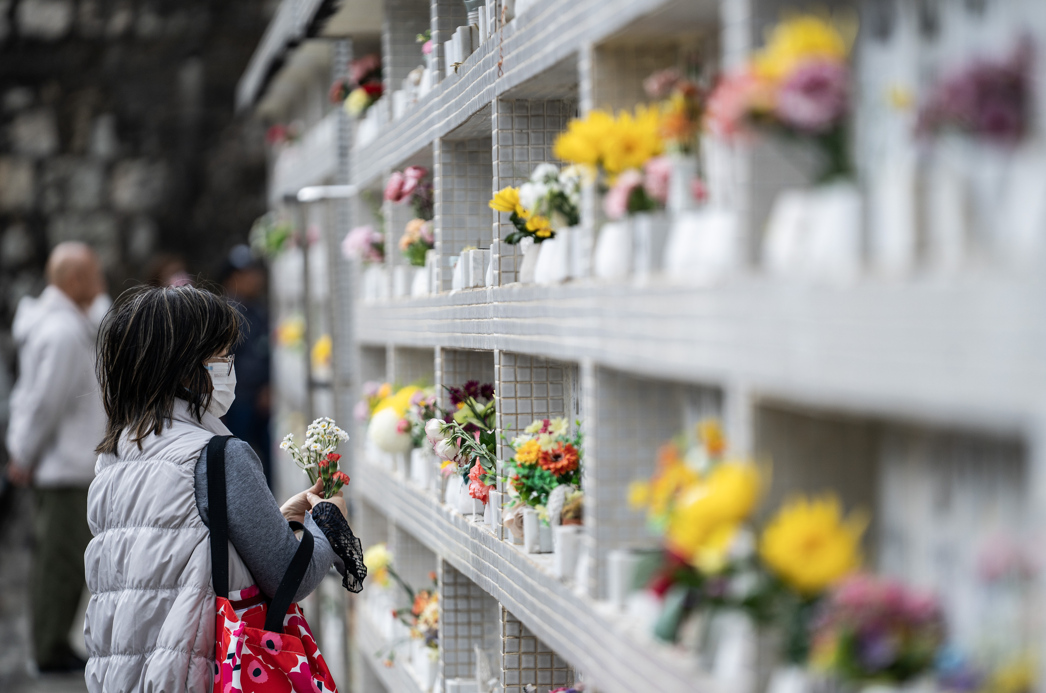 China endurece regras e barra cemitérios improvisados em apartamentos
