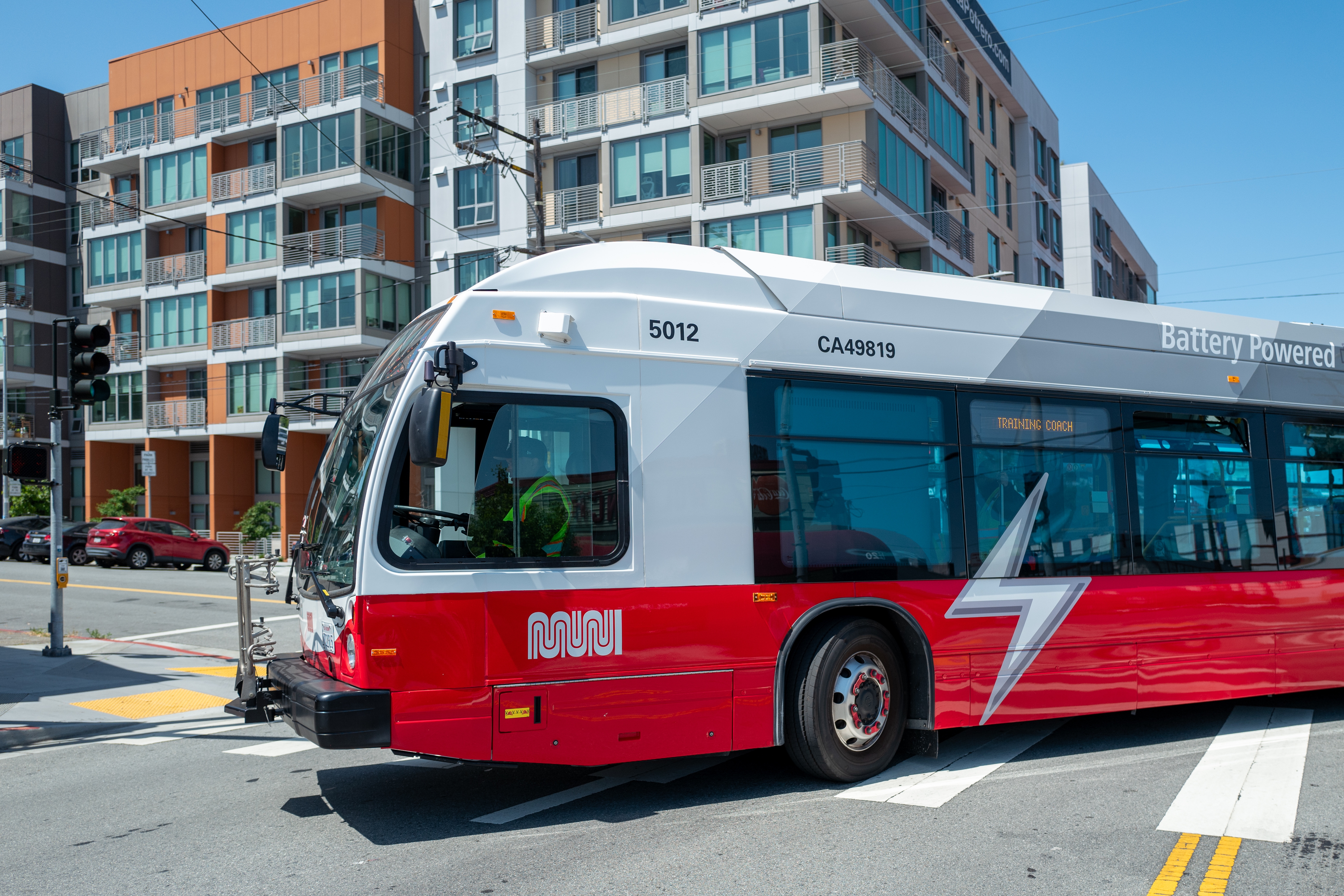 &Ocirc;nibus el&eacute;trico em S&atilde;o Francisco: cidade americana &eacute; exemplo na expans&atilde;o do transporte p&uacute;blico