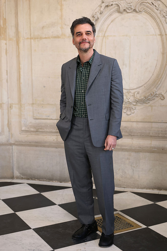 Wagner Moura veste Dior Homme