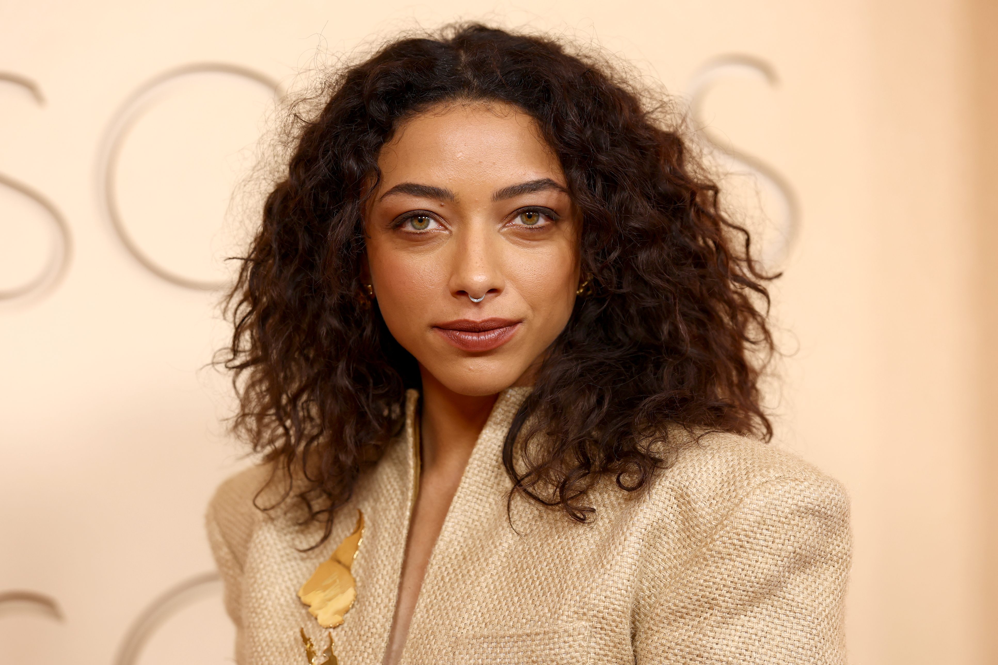 Alice Carvalho no tapete vermelho do Oscar 2026