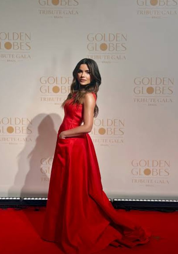 Vanessa Giácomo veste Carolina Herrera