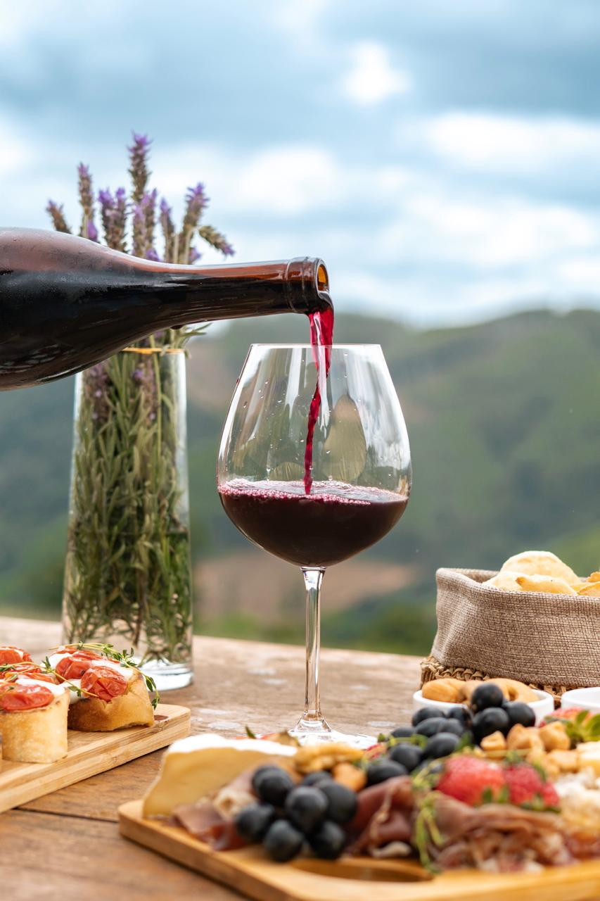 Tem até estrada sob medida para Porsche na região vinícola entre SP e MG