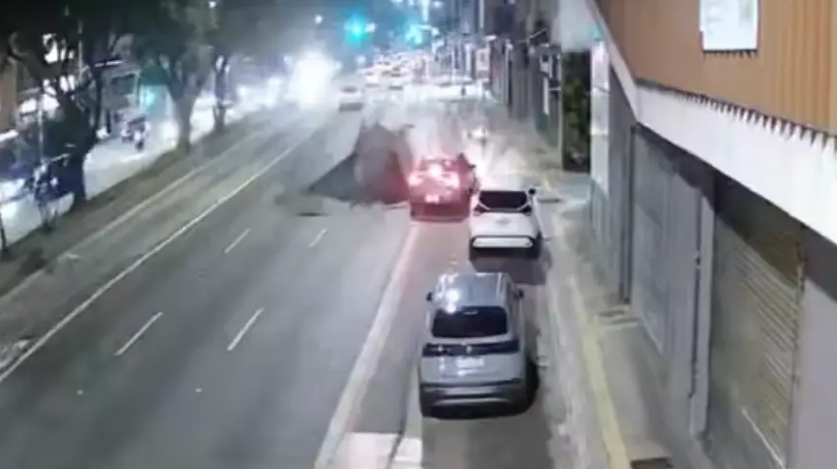Explosão abre cratera na Rua da Consolação, em São Paulo; veja vídeo