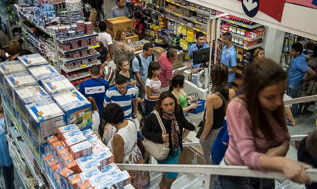 Endividamento das famílias bate recorde, segundo CNC