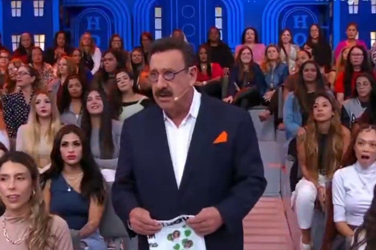 Ratinho durante programa ao vivo