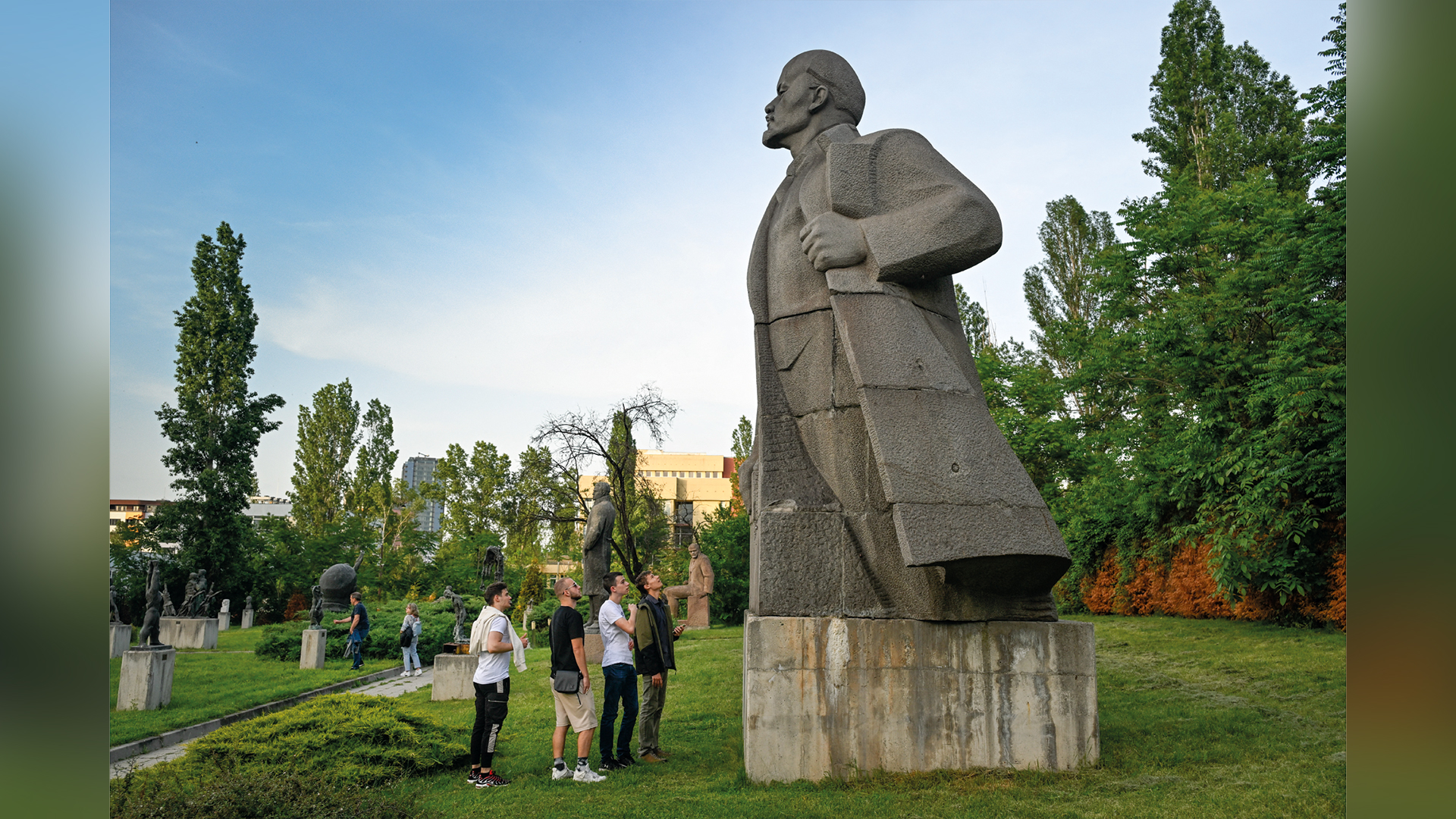 VESTÍGIOS - Estátua de Vladimir Lênin em museu na Bulgária: sombra socialista