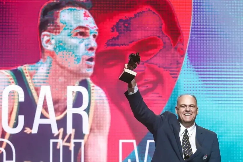 O Brasil dá adeus ao ídolo do basquete Oscar Schmidt