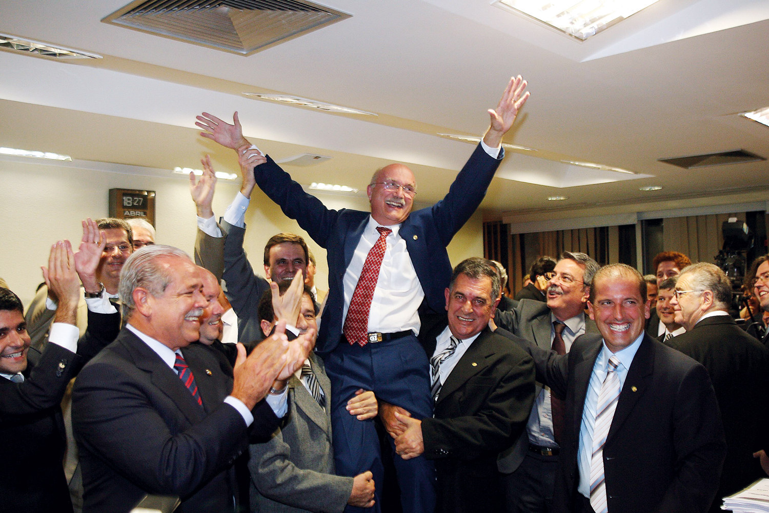 EXEMPLO - CPMI dos Correios: há vinte anos, prisão e condenação de políticos e auxiliares do então presidente Lula