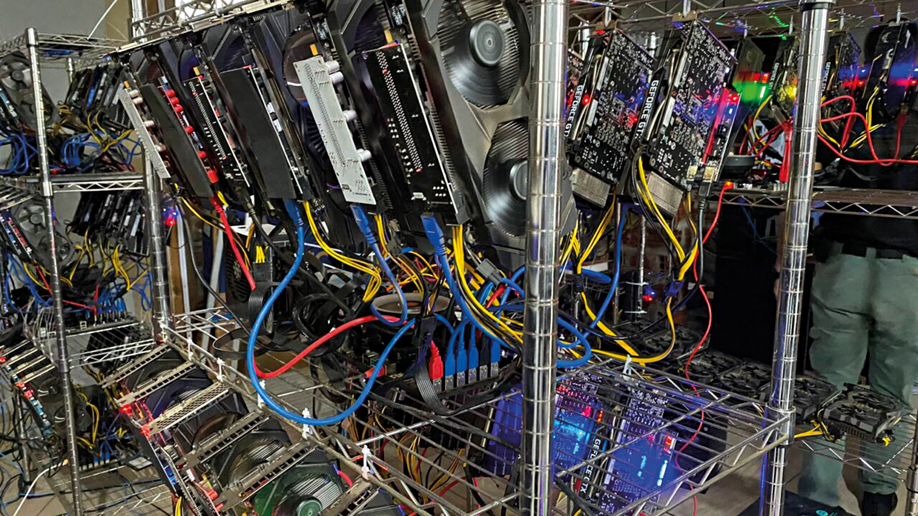 Facções roubam luz para minerar criptomoedas em São Sebastião ⚡️👮‍♂️