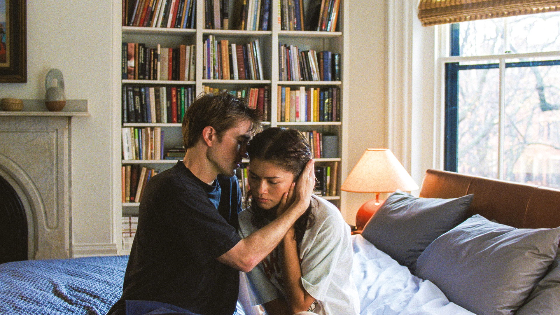 ROMANCE ABALADO - Pattinson e Zendaya no filme: a relação é corroída pela revelação de um segredo guardado desde a adolescência