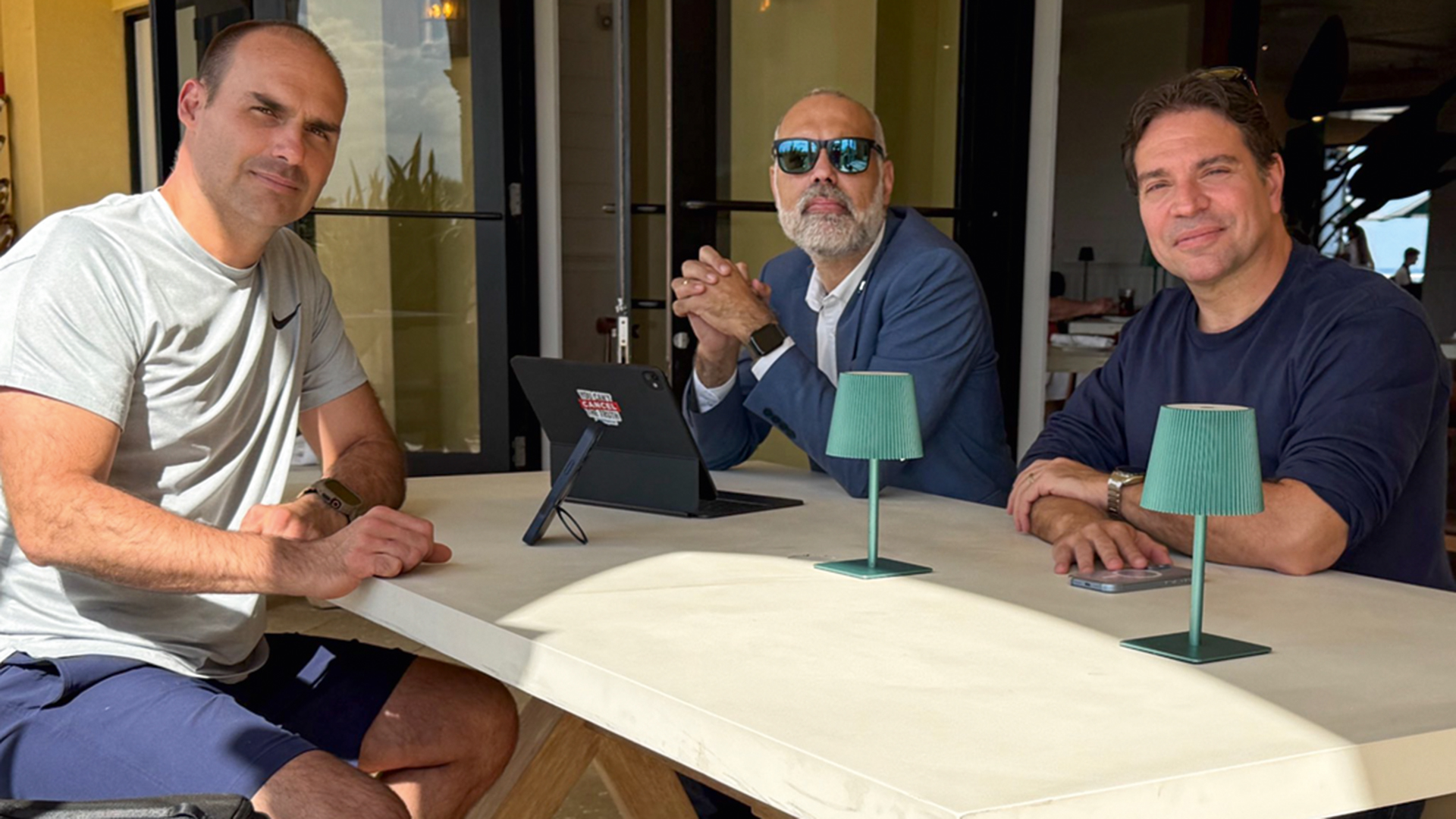ILUS&Atilde;O -&ensp;Com Eduardo e Allan dos Santos: eles celebraram que estavam &ldquo;livres&rdquo;