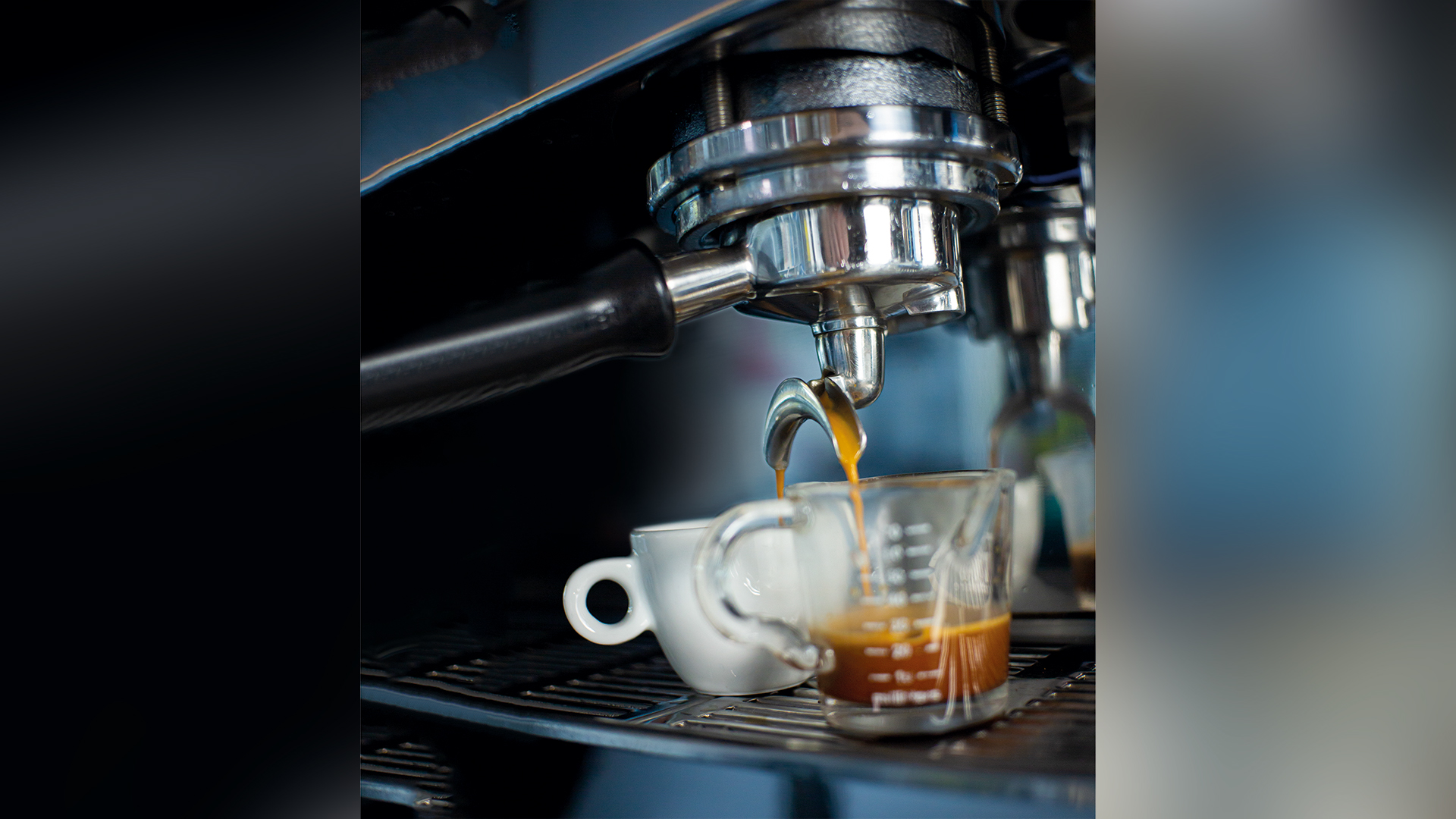 REFERÊNCIA - Preparo no paulistano Cupping Café: negócio caseiro virou templo com fama até no exterior