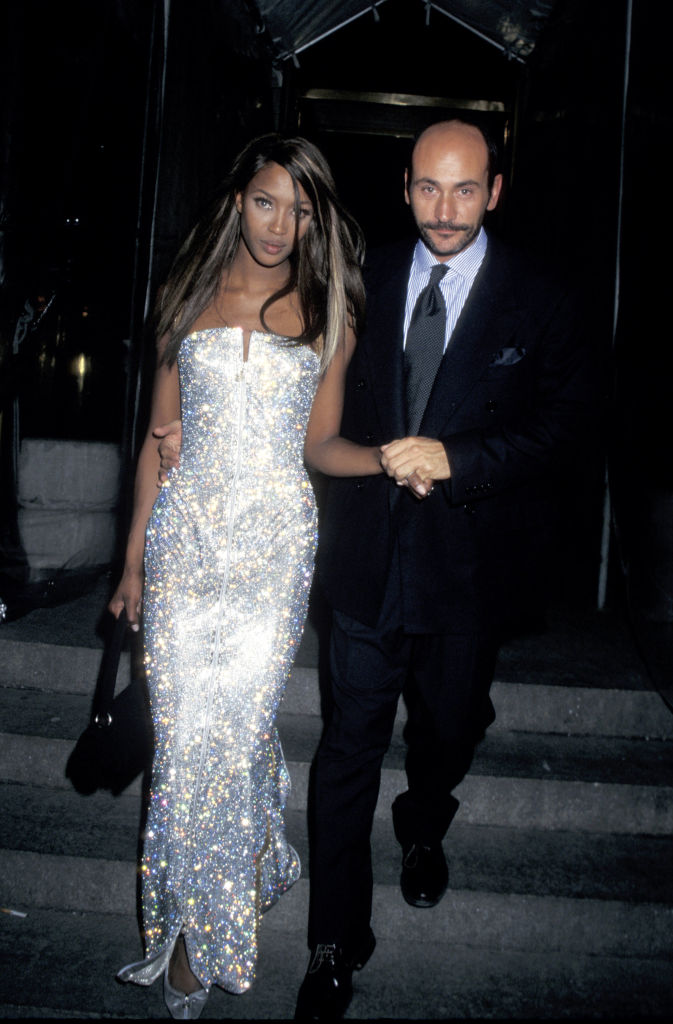 Naomi Campbell veste Versace