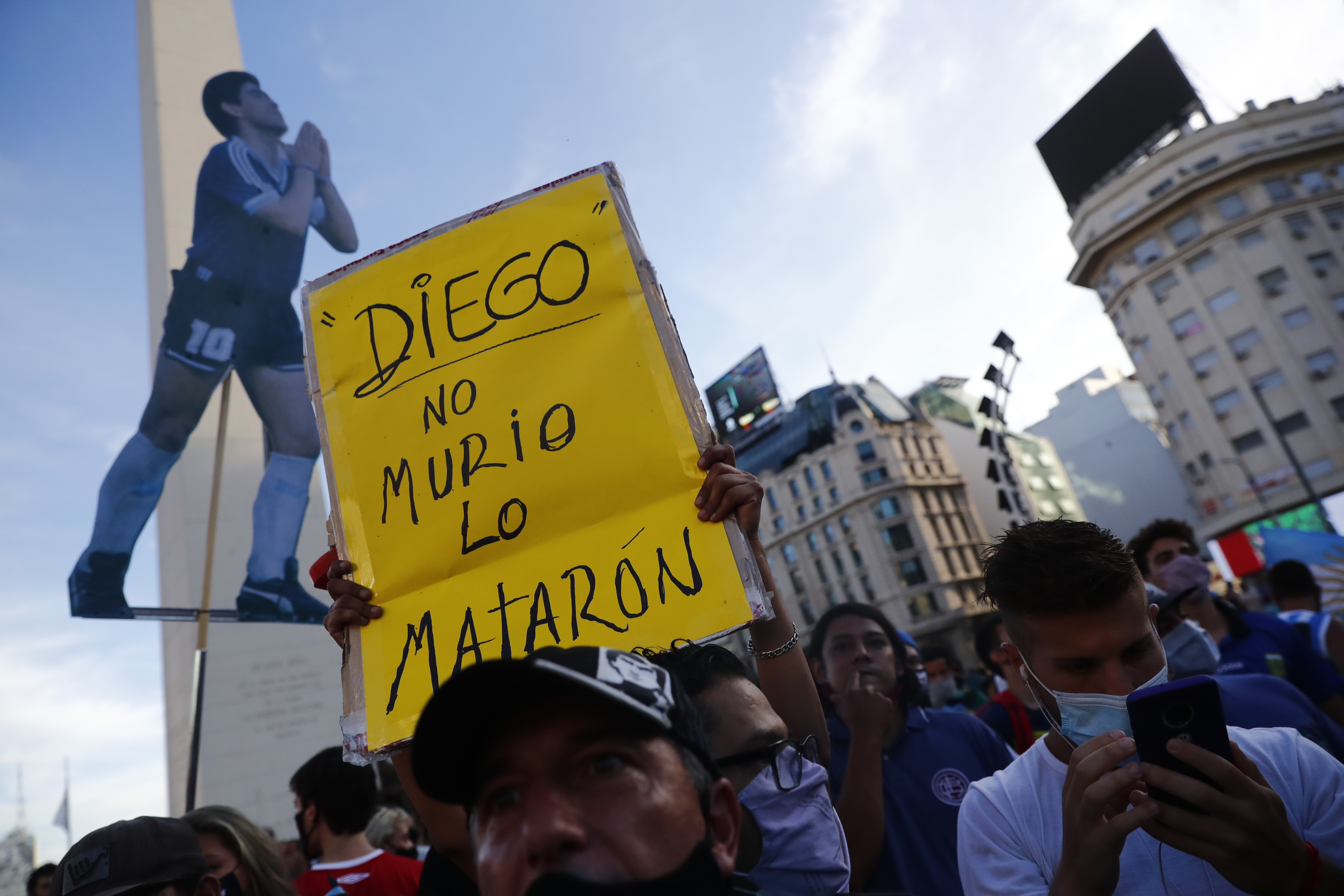 Médicos ignoraram sinais de insuficiência renal antes de Maradona morrer, revela depoimento