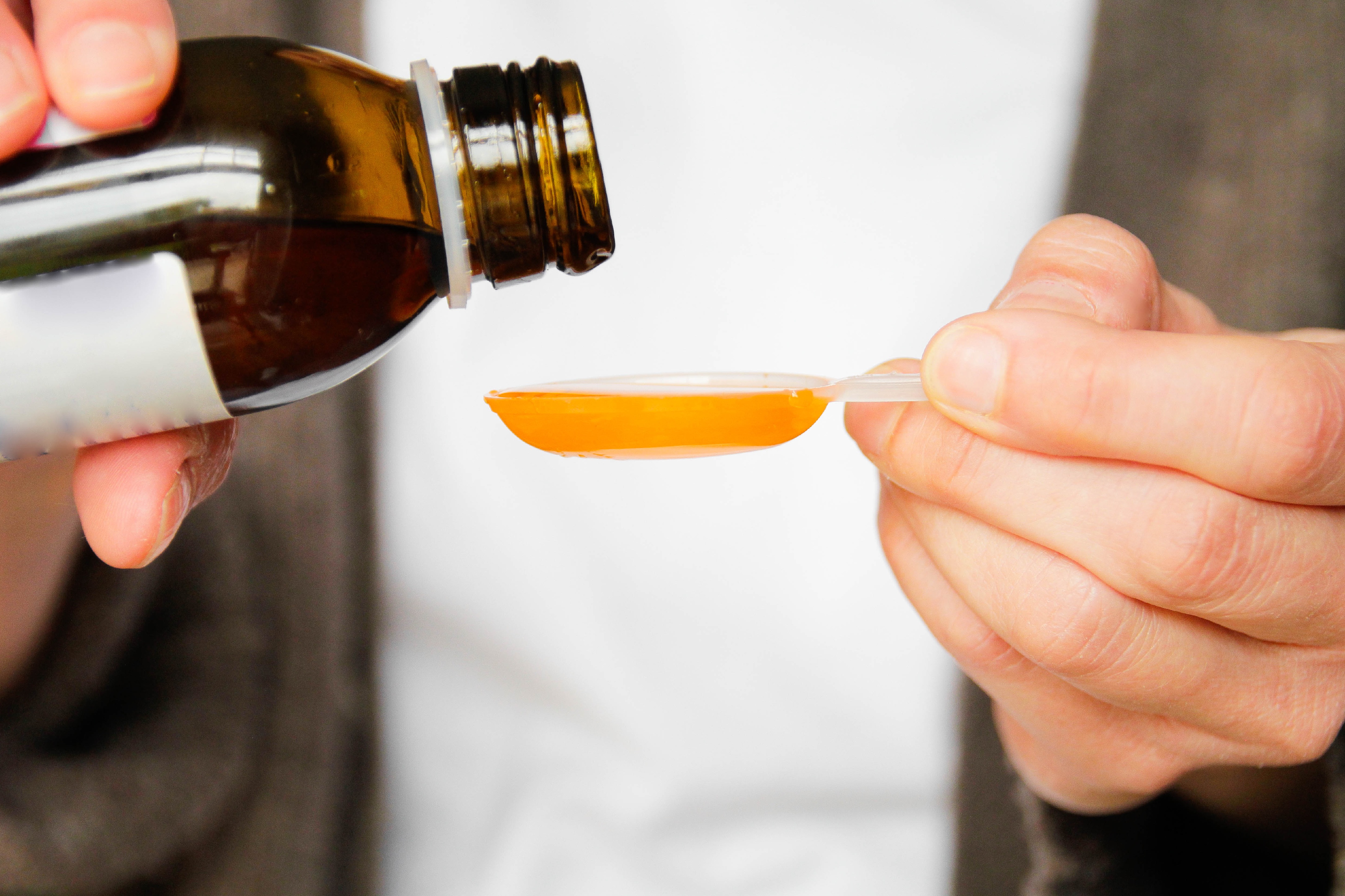 Xarope - remédio - medicamento - frasco - substância