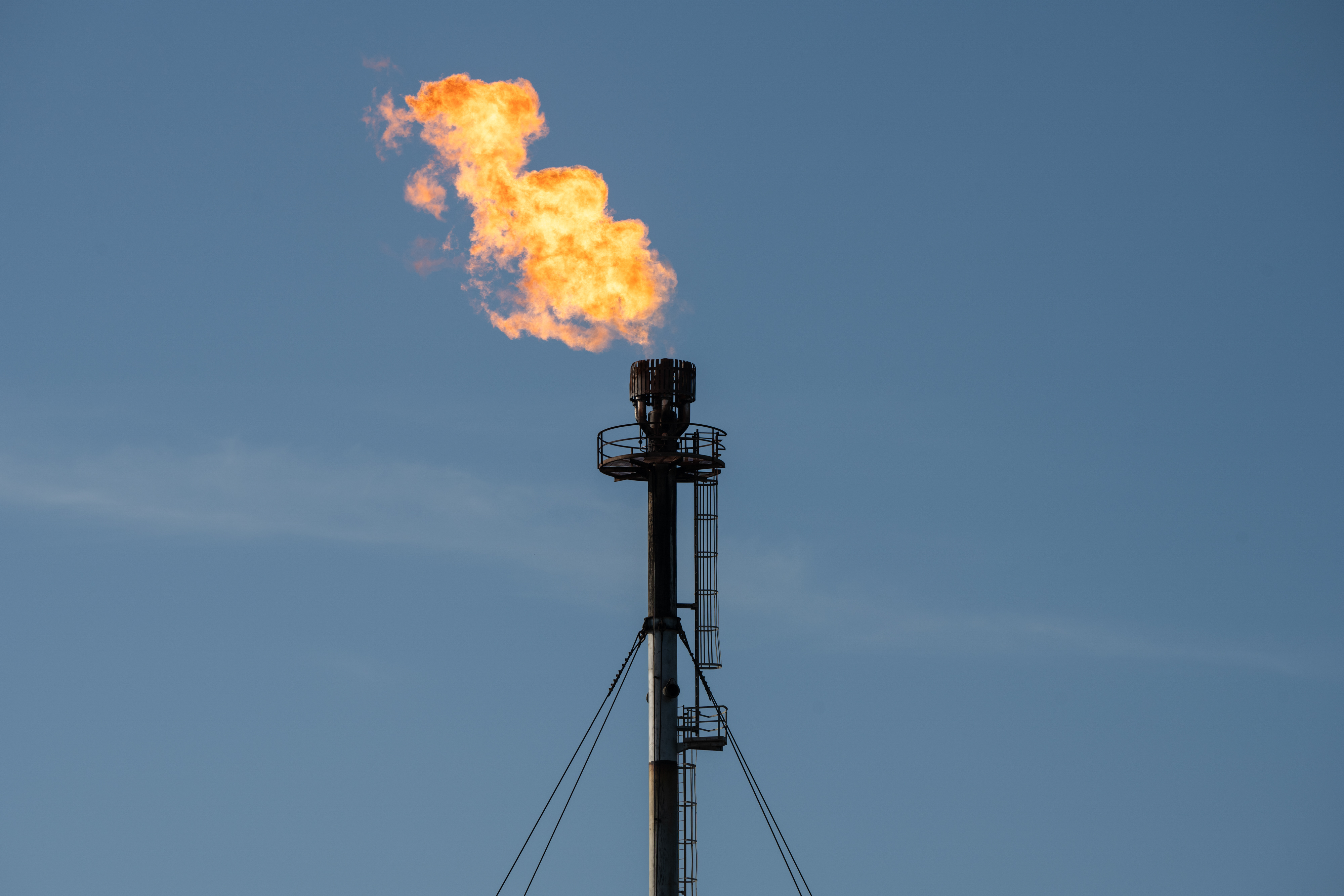 Negociação frágil entre EUA e Irã faz petróleo retomar alta