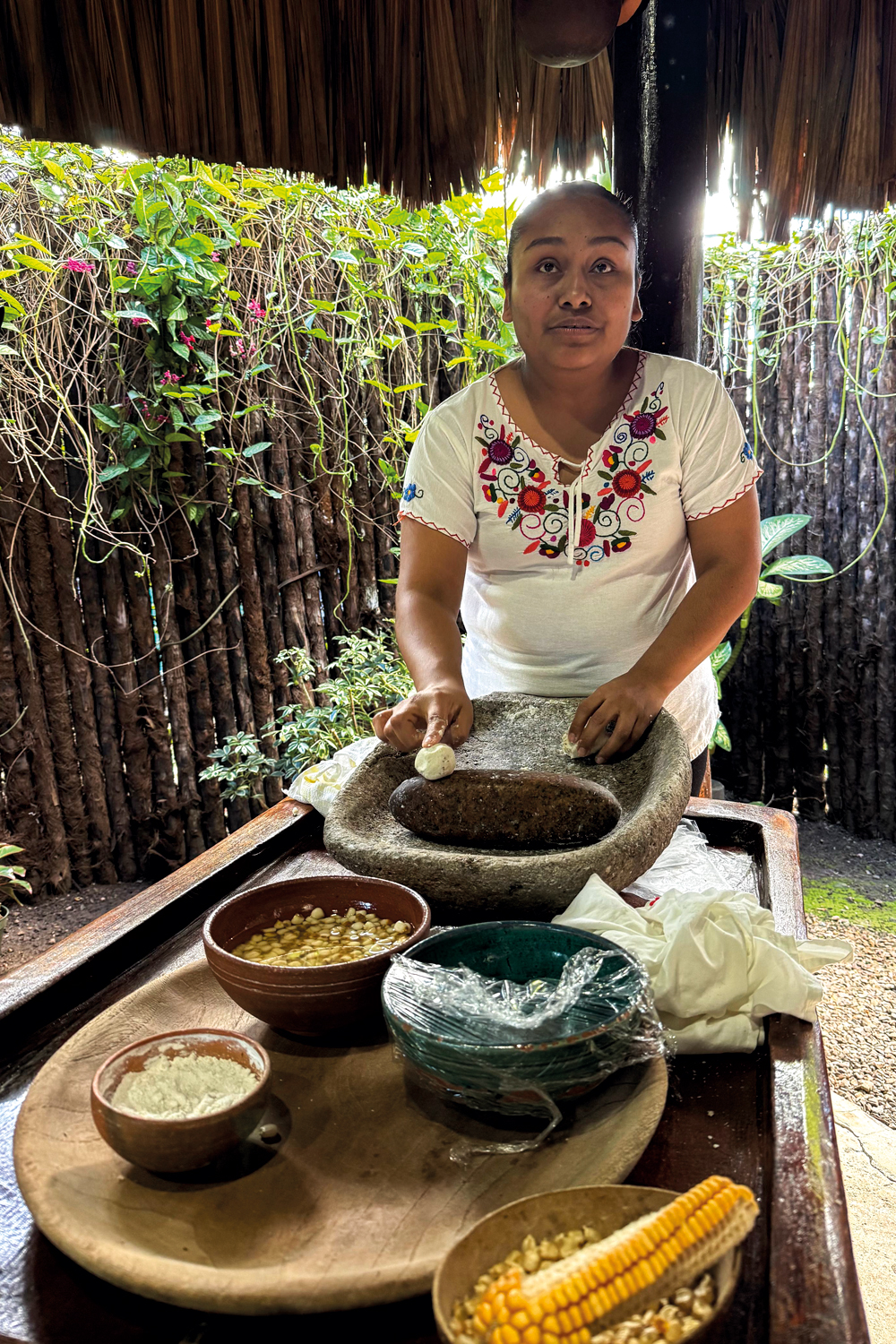 DE PORTAS ABERTAS - Em vilarejos habitados por descendentes dos maias, é possível visitar casas como a de Melissa Canto, que prepara saborosas tortilhas para os forasteiros. “Dá orgulho manter nossa cultura viva”, diz