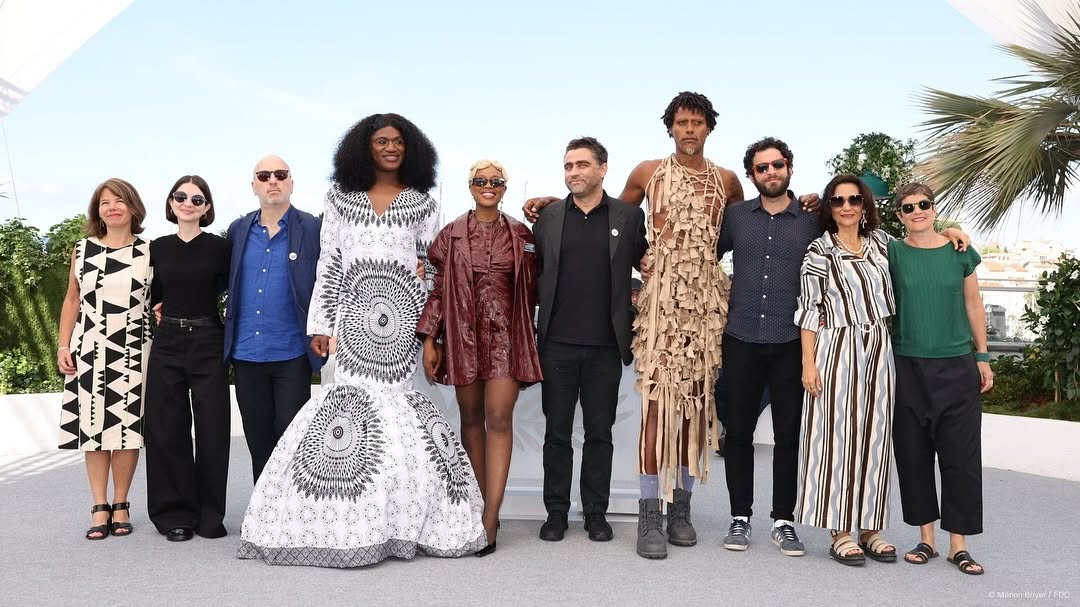 Equipe de 'O Riso e a Faca' no Festival de Cannes de 2025