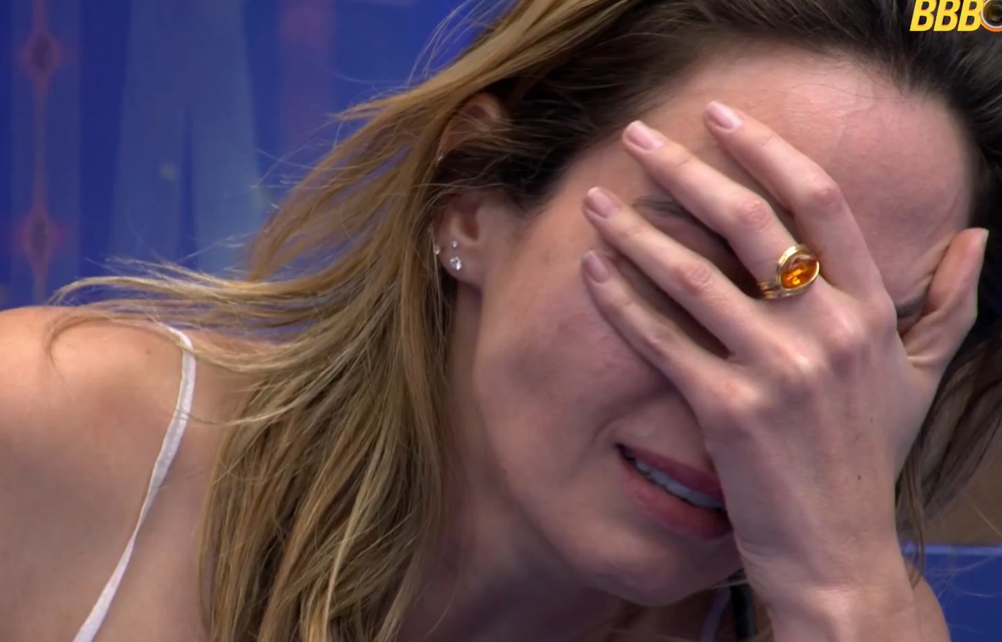 Ana Paula, no BBB 26, após receber a notícia da morte do pai