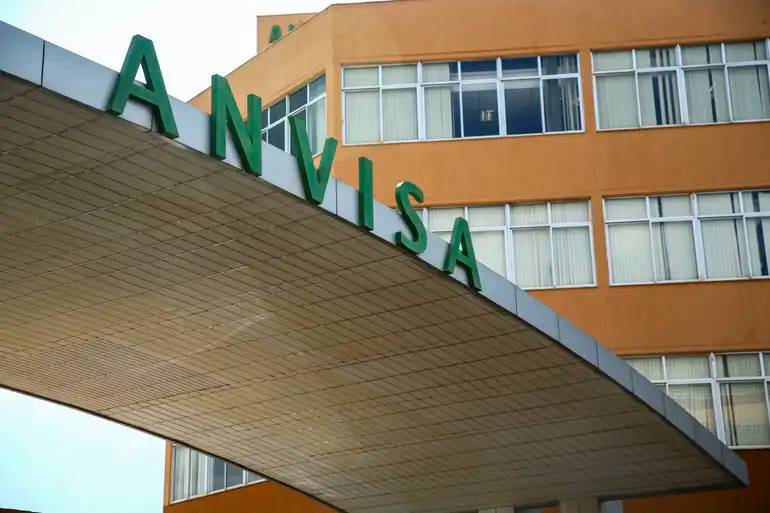 Anvisa suspende corticoide, remédios para colesterol e fitoterápicos irregulares