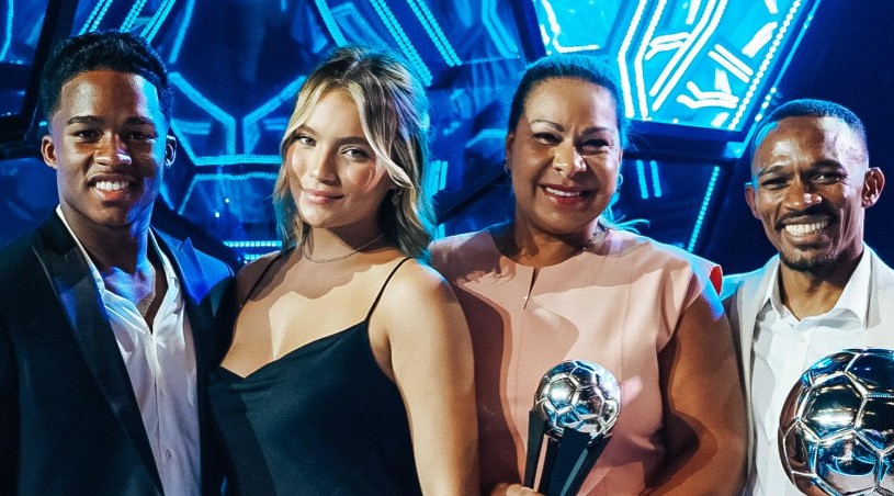 Endrick com a mulher e os pais