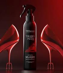 Spray capilar da TRESemmé: mechas no lugar