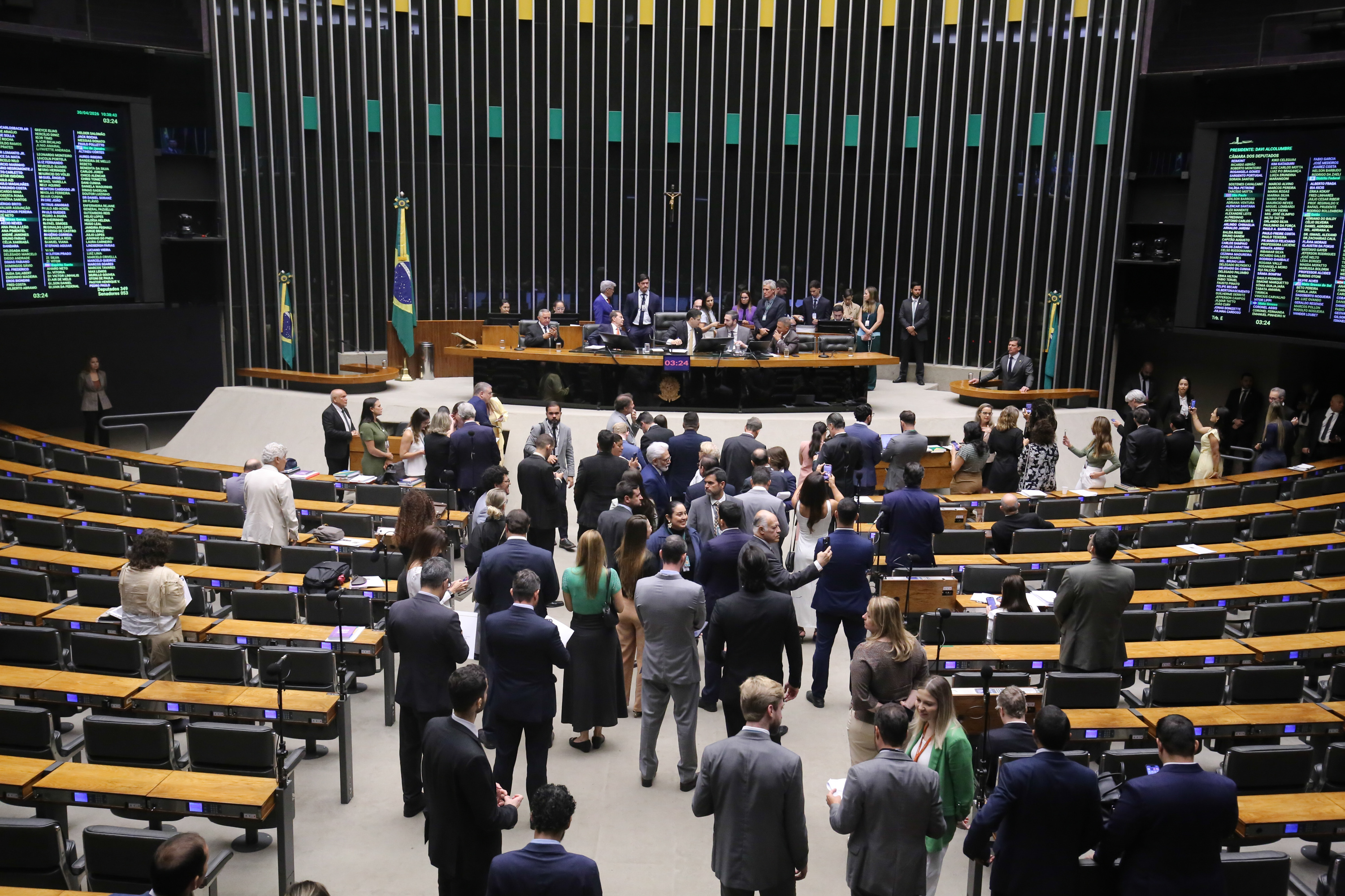 Câmara derruba veto de Lula e restabelece PL da Dosimetria