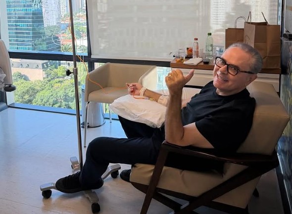 Luis Roberto em tratamento após diagnóstico de neoplastia na região cervical