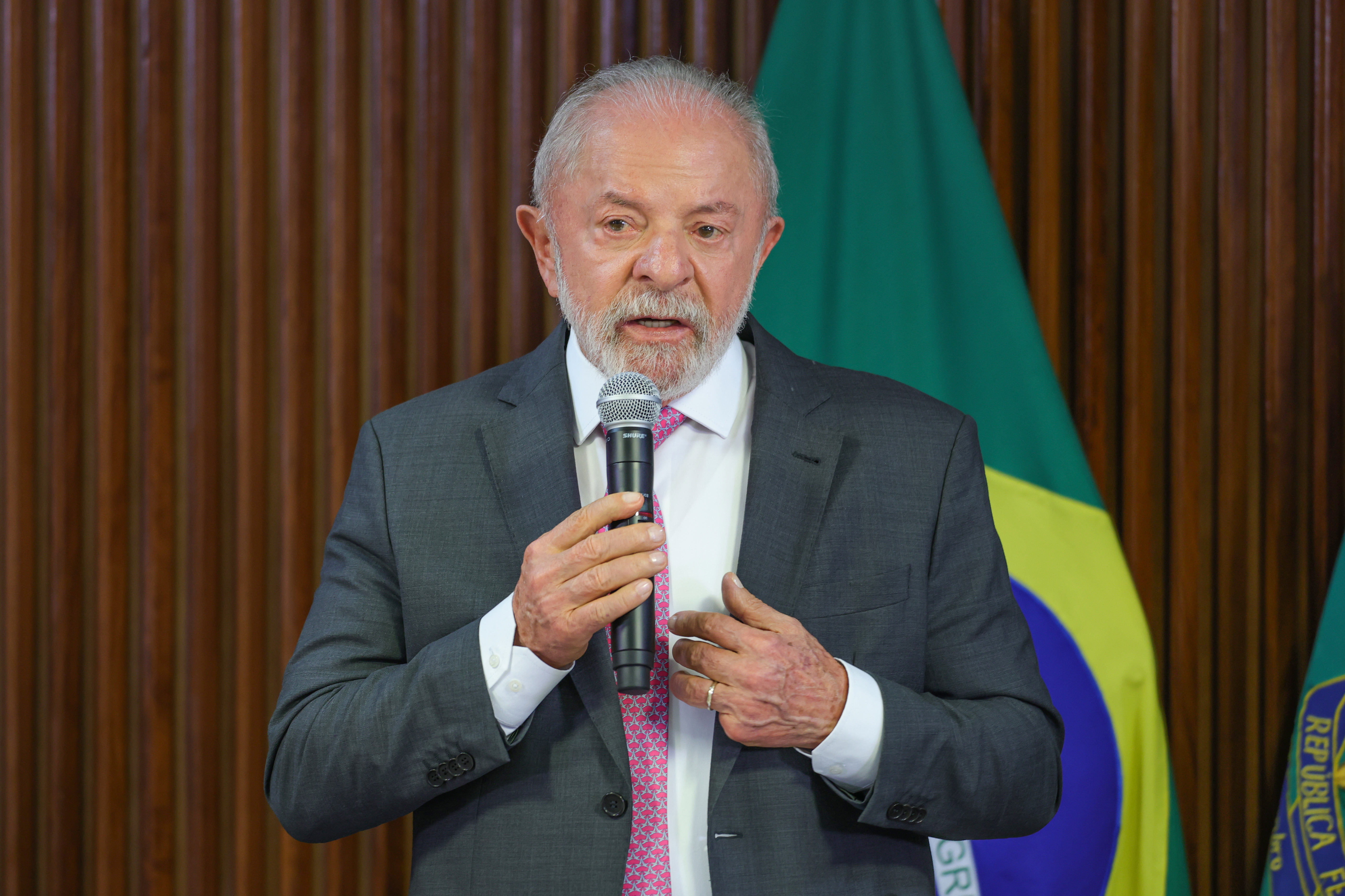 O presidente Lula em reunião ministerial no Palácio do Planalto