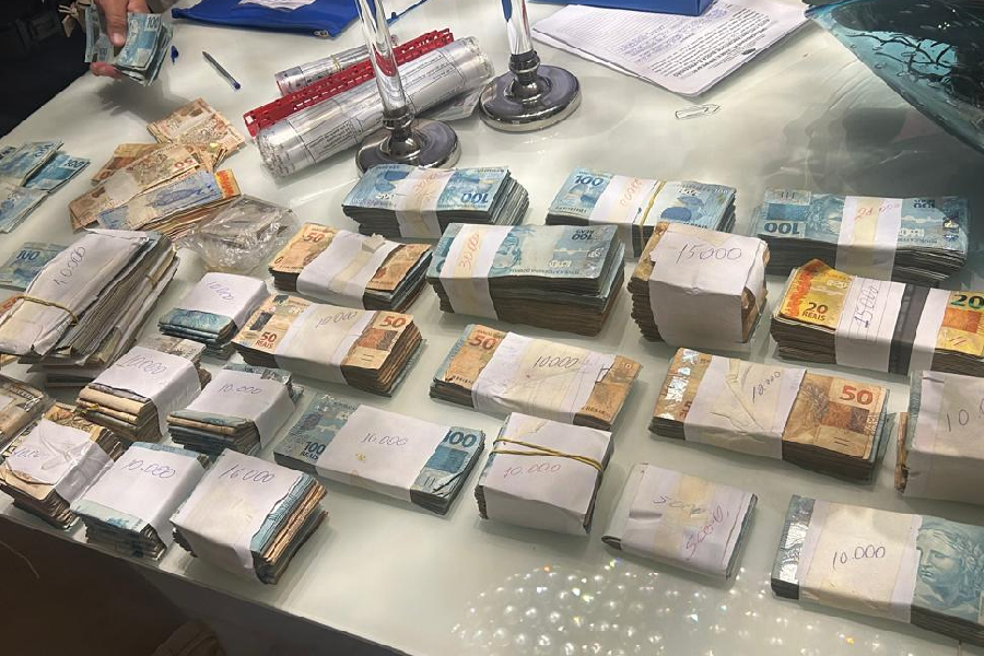 PF prende falsos PFs por aplicar golpes em empresários