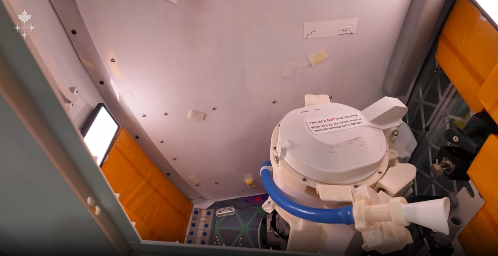 O vaso sanitário da cápsula Orion: sistema digital 'entupido' -