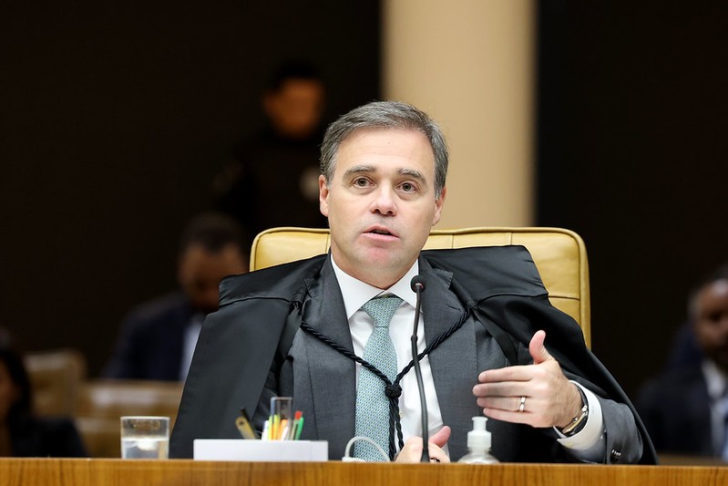 O ministro André Mendonça, durante sessão do STF