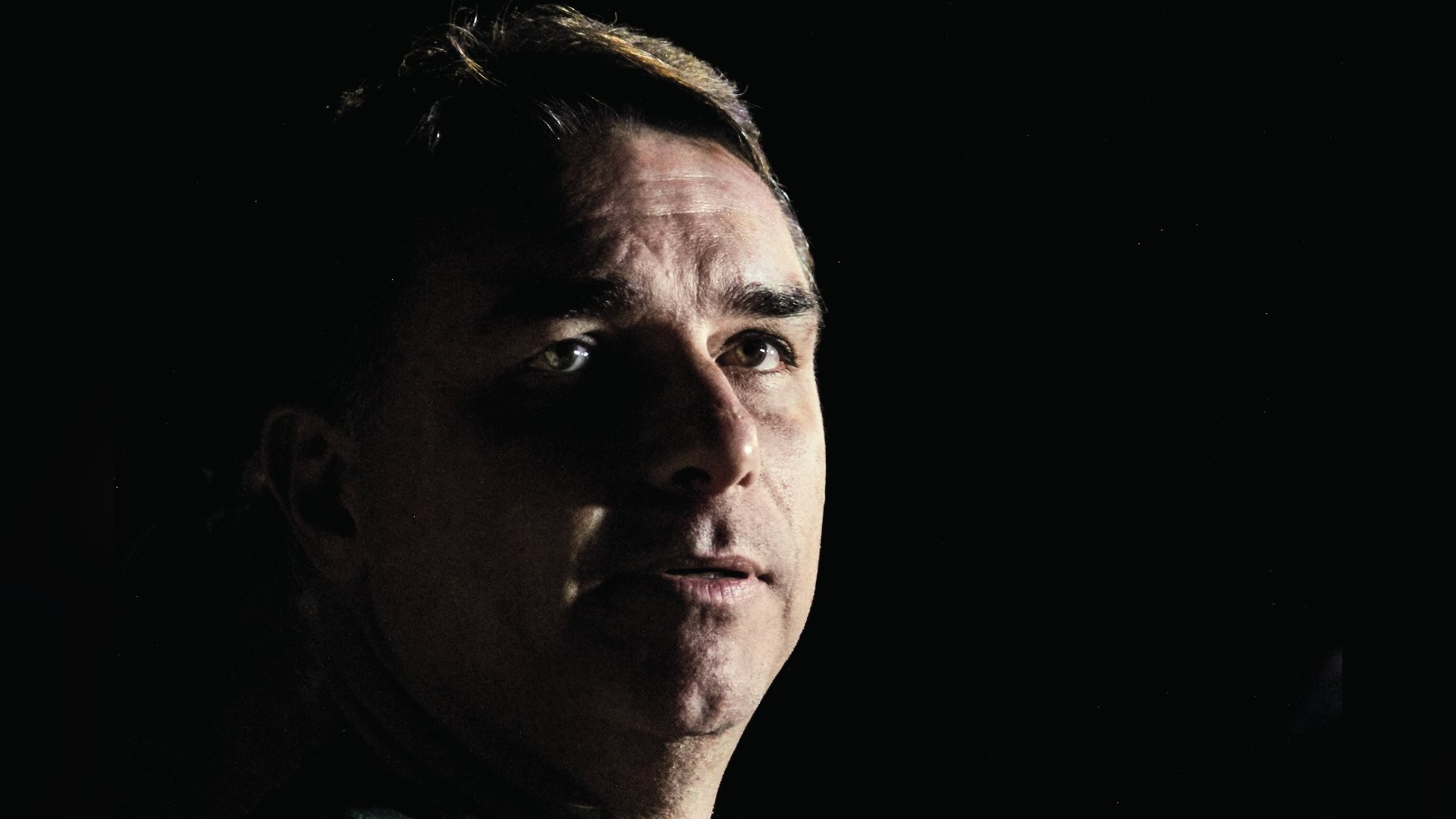 Teia de suspeitas sobre relação com Master põe candidatura de Flávio em risco