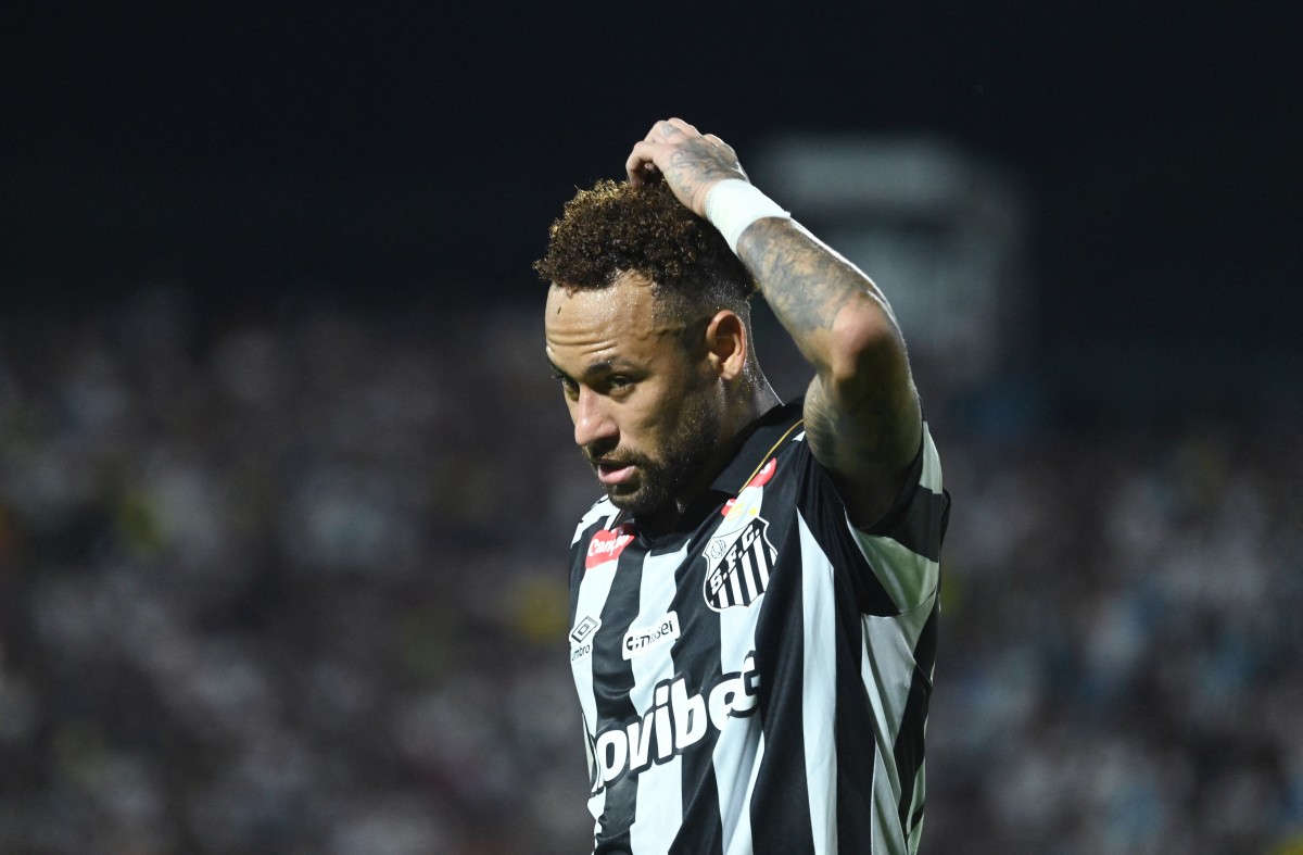 Santos' forward #10 Neymar reacts during the Copa Sudamericana group stage football match between Paraguay's Deportivo Recoleta and Brazil's Santos at the Rio Parapiti stadium in Pedro Juan Caballero, Paraguay, on May 5, 2026. (Photo by DANIEL DUARTE / AFP)
