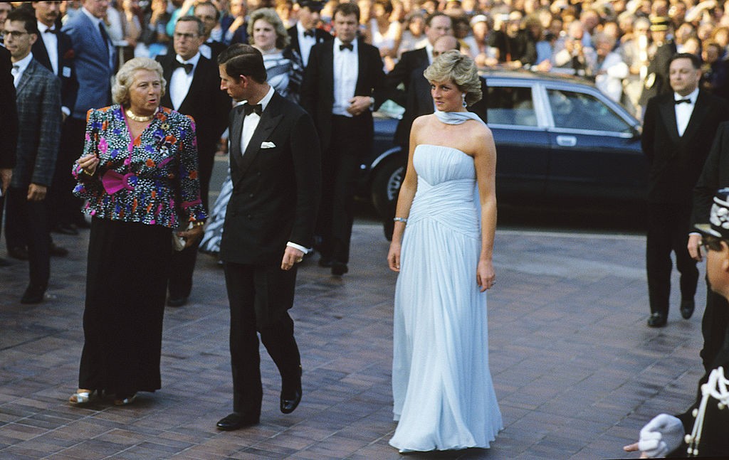Diana em Cannes em 1987: uma das imagens fashion mais icônicas da princesa de Gales