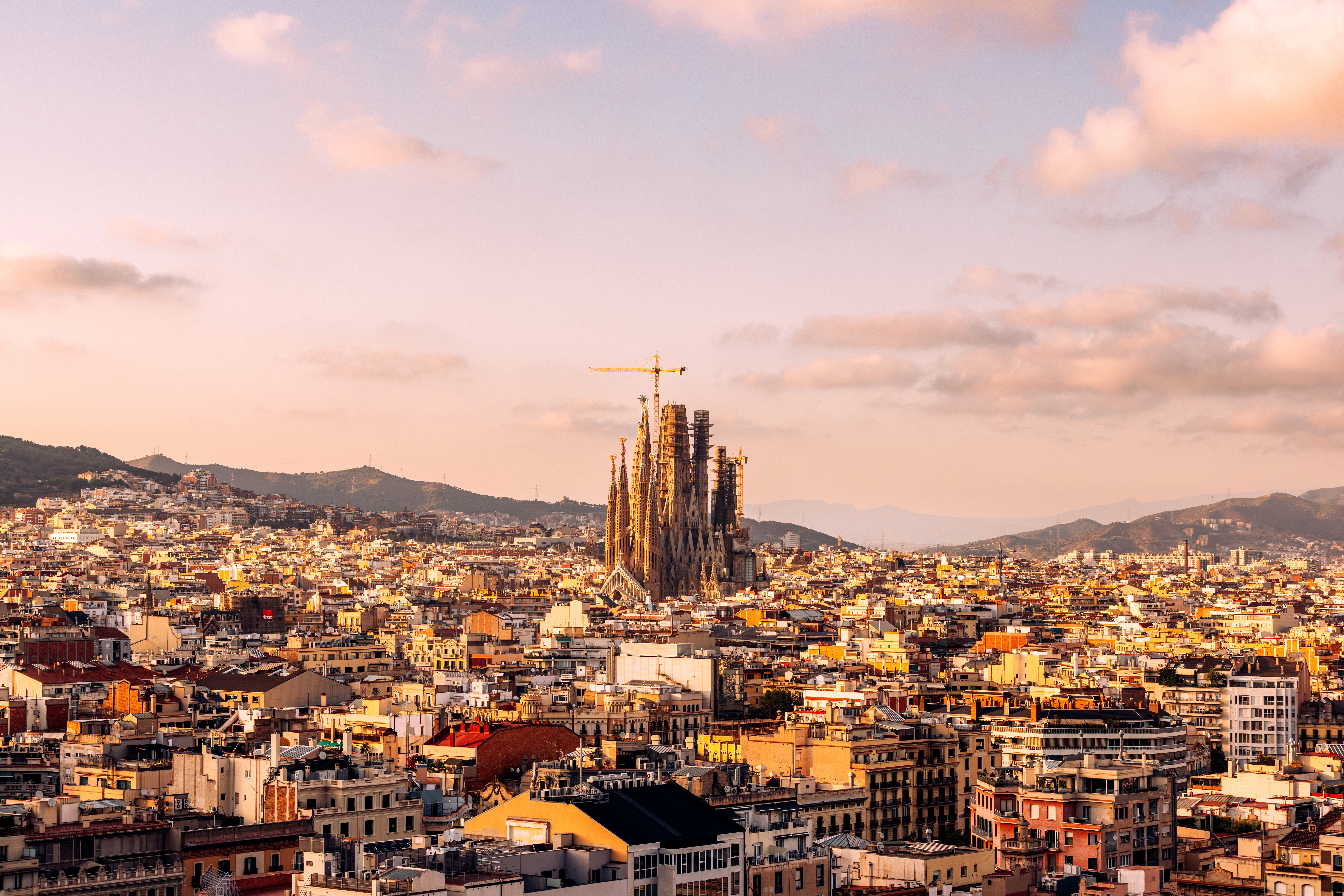 Com dificuldades cada vez maiores em Portugal, brasileiros escolhem outra rota na Europa