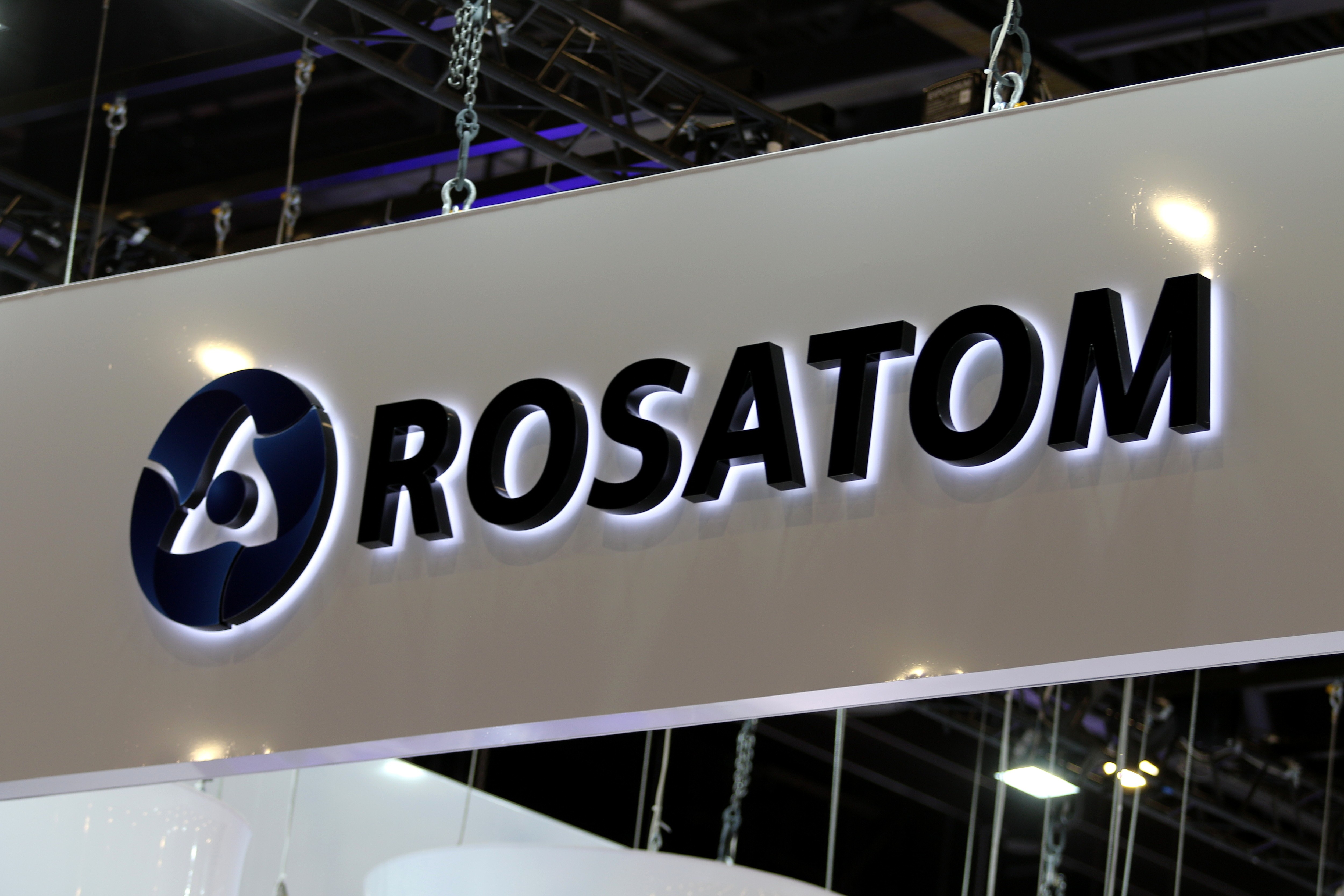 Logotipo da Rosatom visto no Fórum Internacional de Gás de São Petersburgo, no Expoforum