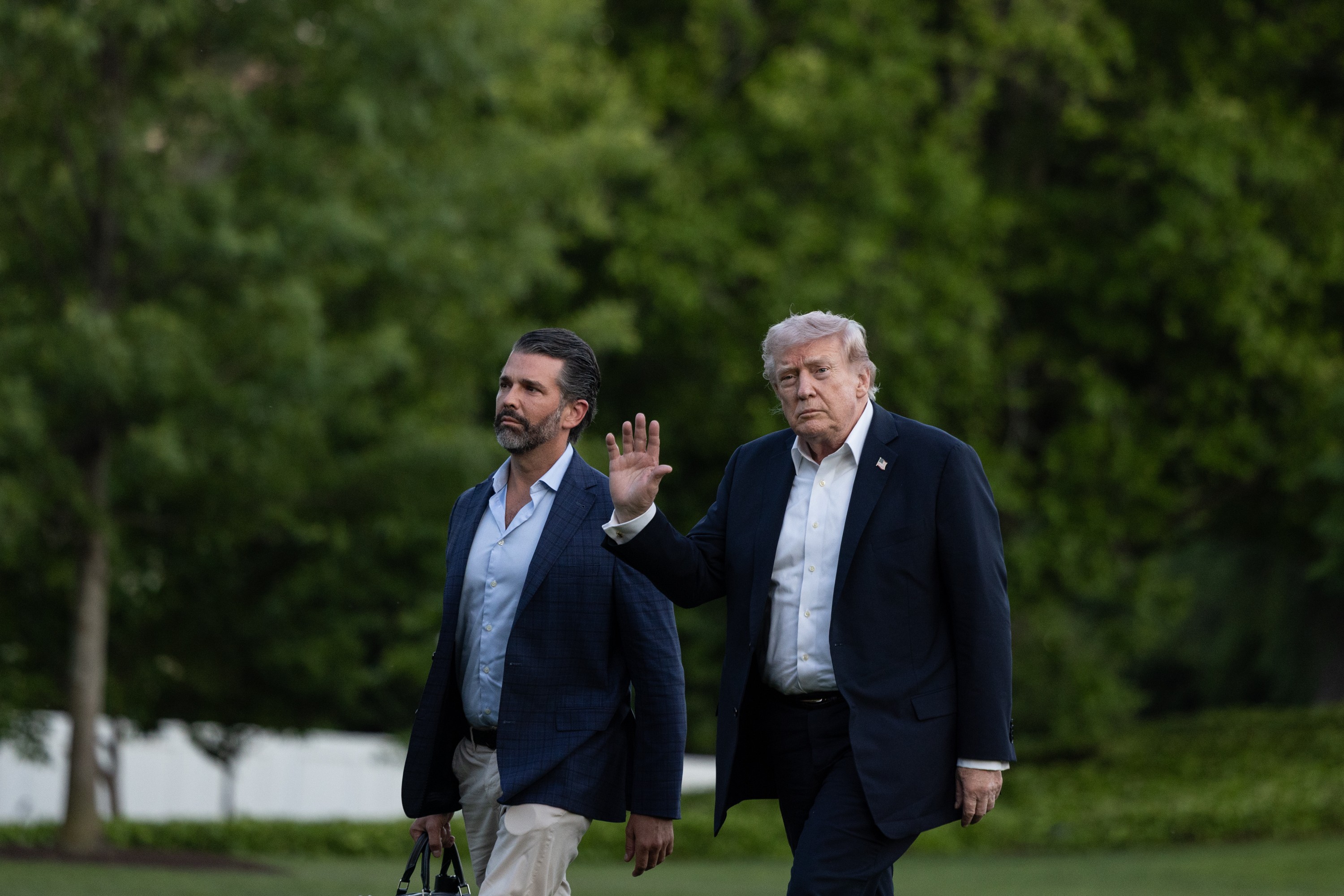 Trump não garante presença no casamento do filho por turbulência ‘chamada Irã’