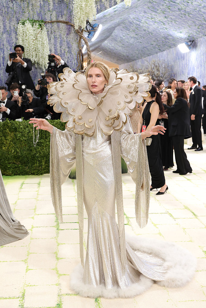 Dree Hemingway veste Valentino