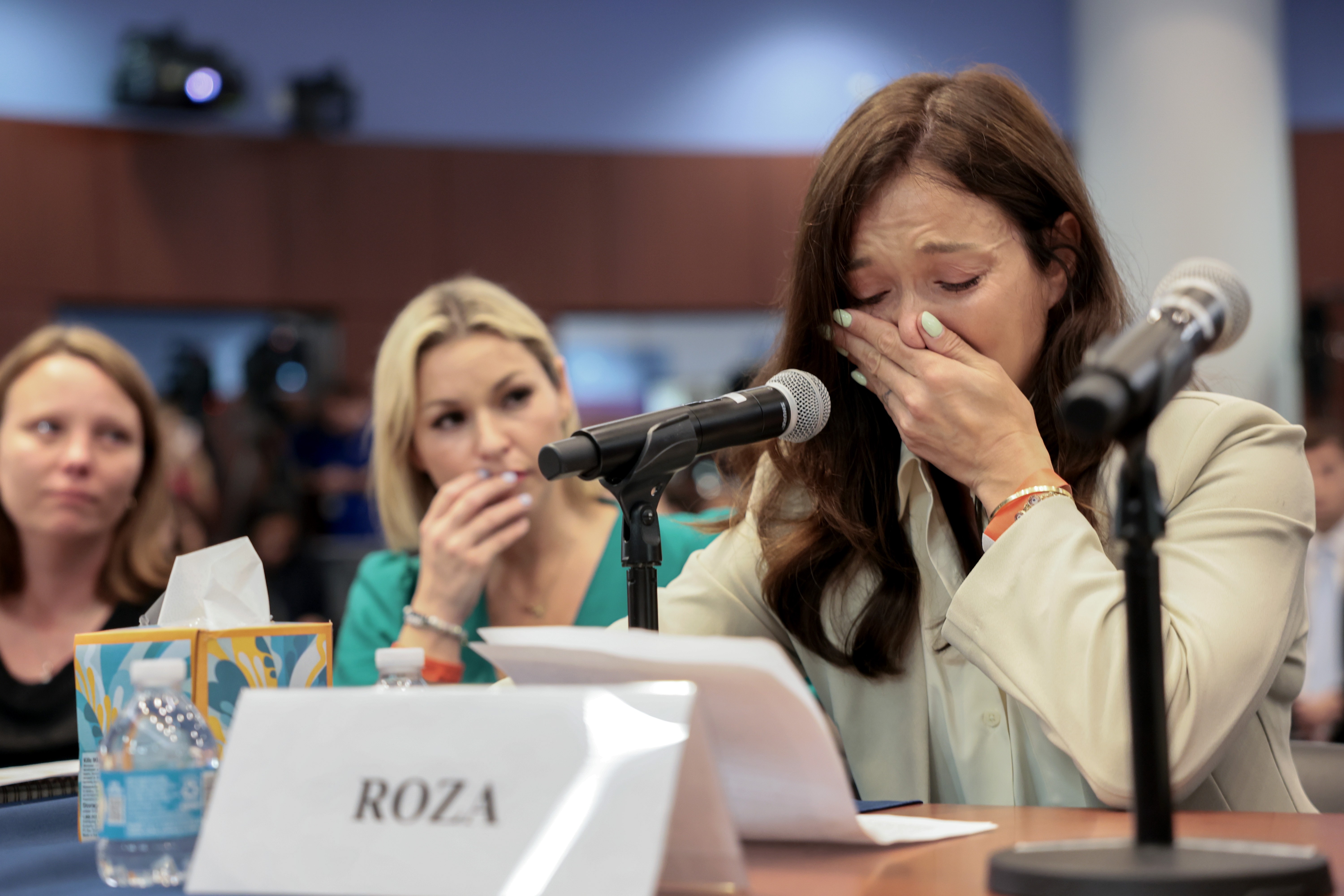 Vítimas de Jeffrey Epstein durante depoimento