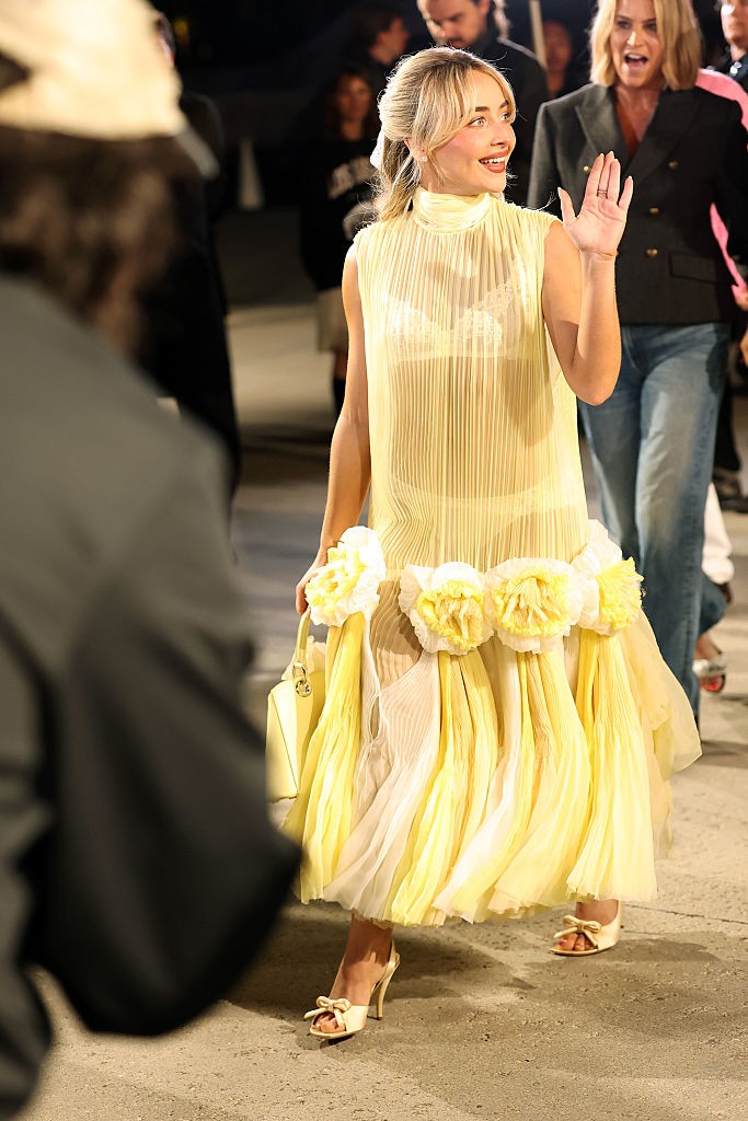 Sabrina Carpenter no desfile da Dior Cruise 2027
