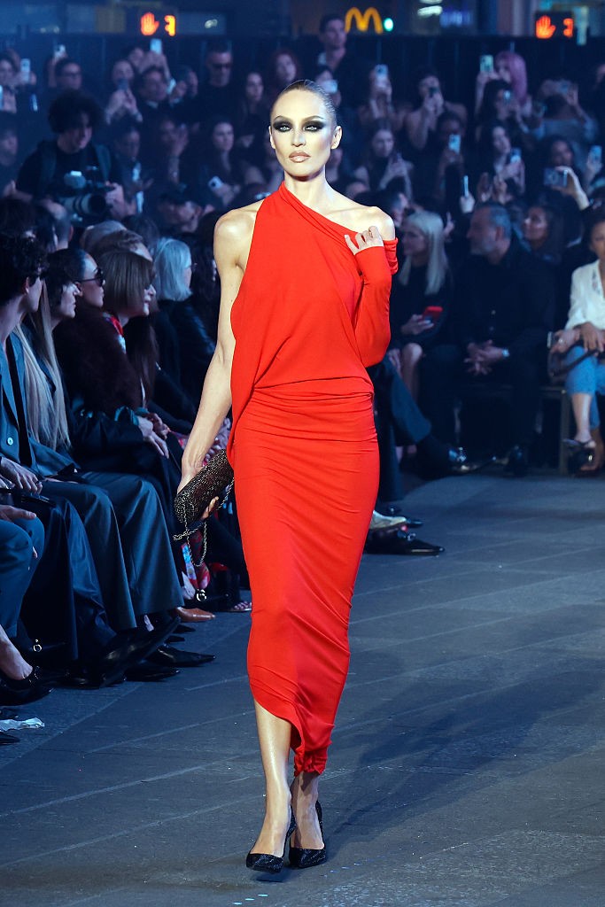 Candice Swanepoel desfila para Gucci Cruise 2026/2027