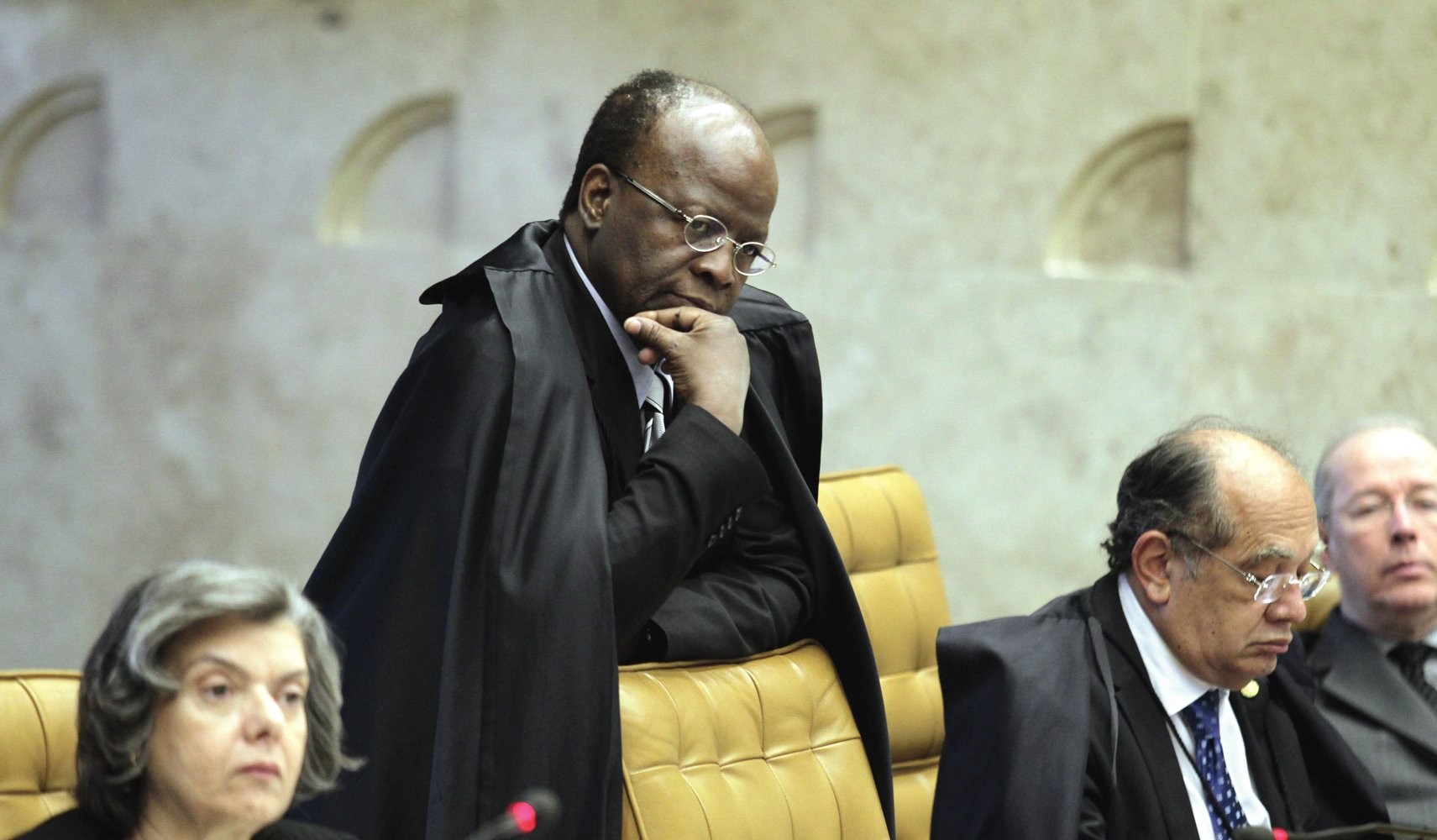 ALGOZ - Barbosa no STF: seu relatório levou 25 réus para a cadeia no mensalão