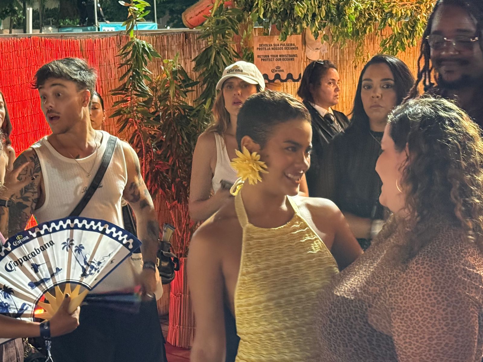 Bella Campos em área vip do show de Shakira em Copacabana