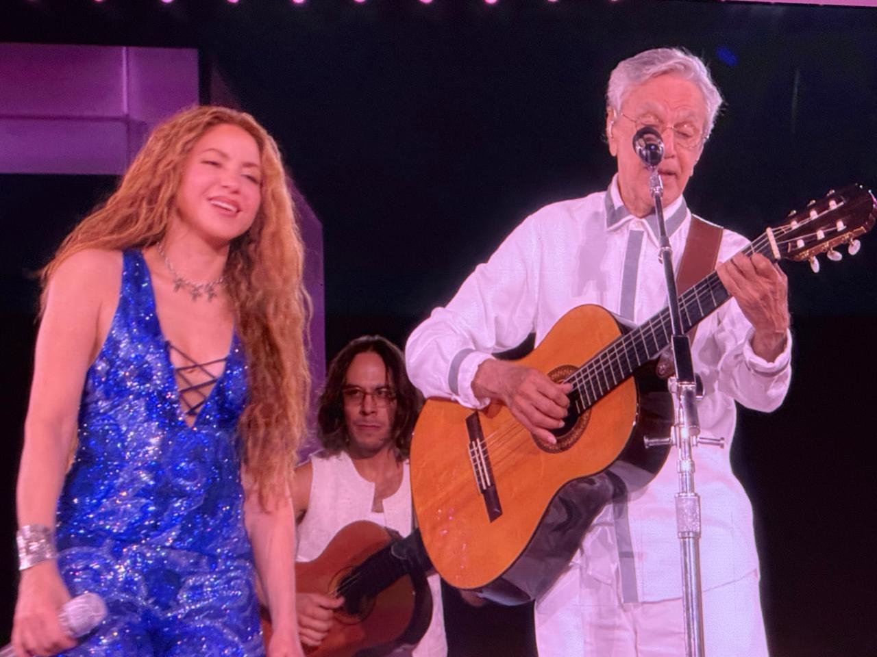 Shakira e Caetano Veloso em show na Praia de Copacabana