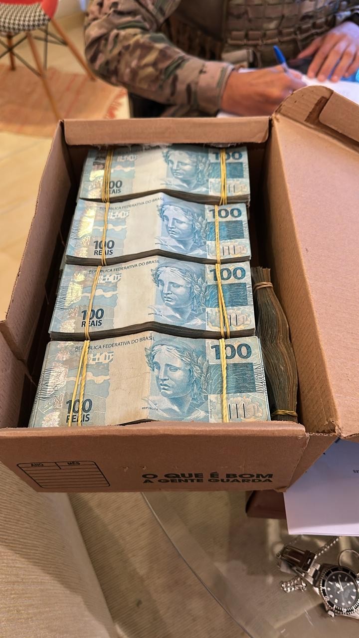 Dinheiro apreendido na Operação Sem Refino