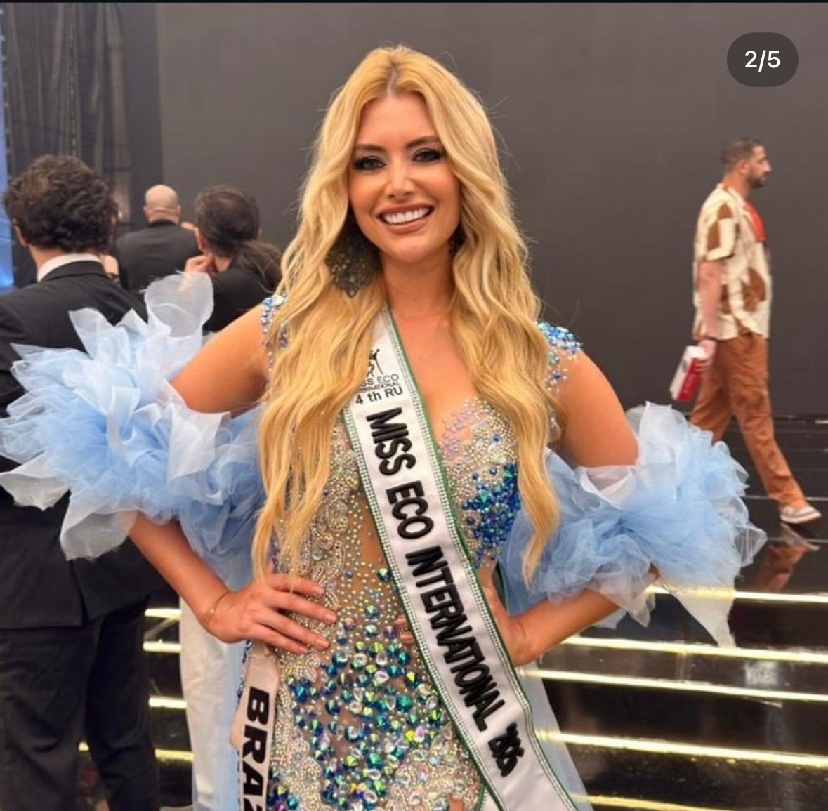 Miss Brasil leva tombo no palco após ficar em 5º lugar de mundial no Egito; assista